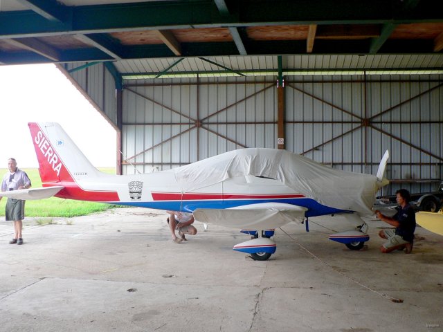 27- On habille l'ULM pour la nuit 